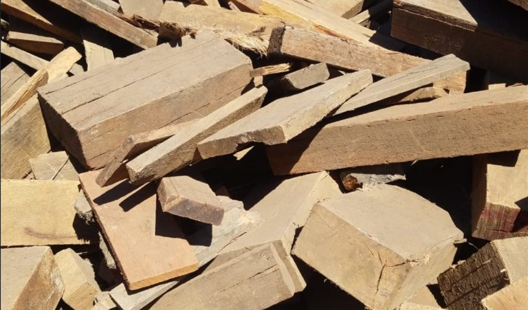 ¿Dónde es el mejor lugar para encontrar restos de madera y recortes?